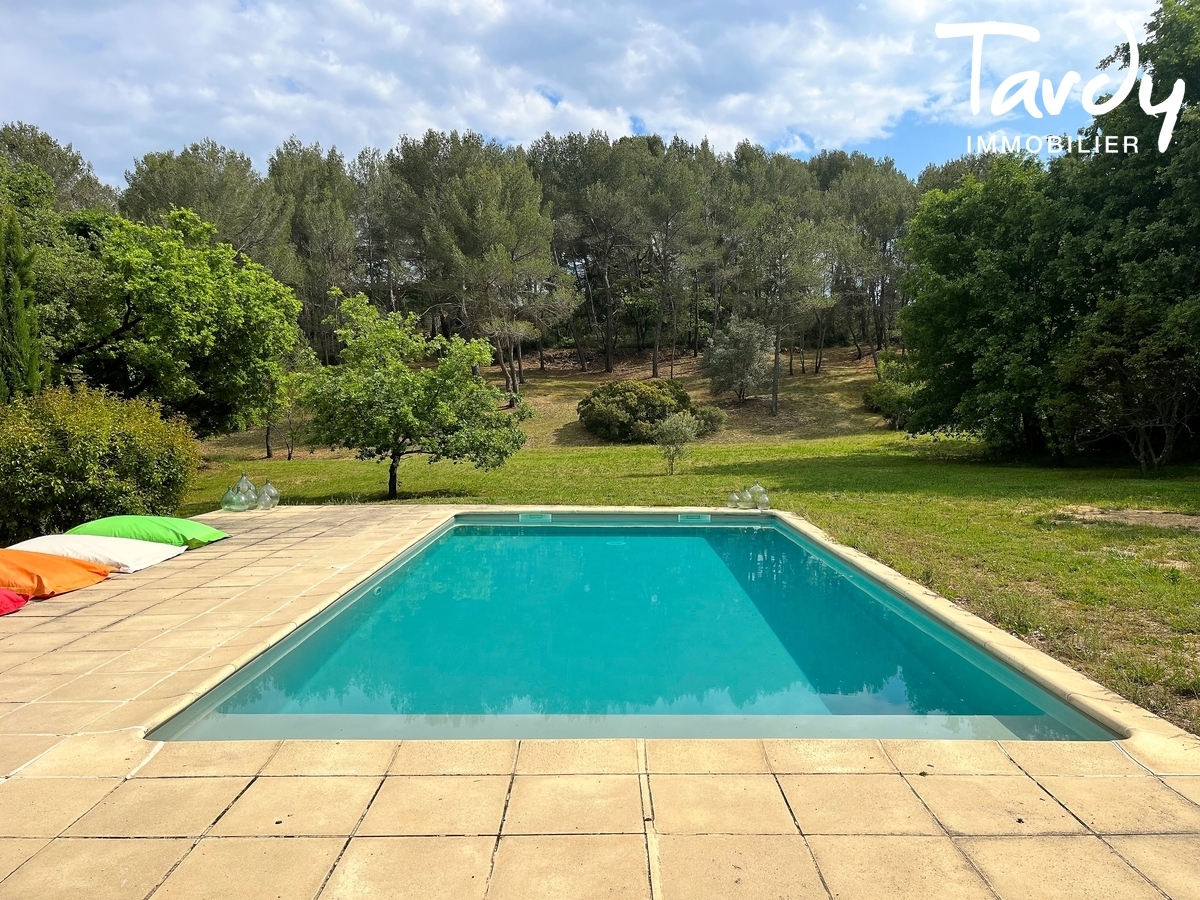 Maison de charme  - spacieuse et conviviale -  13100 AIX-EN-PROVENCE - Peynier - Bel espace piscine