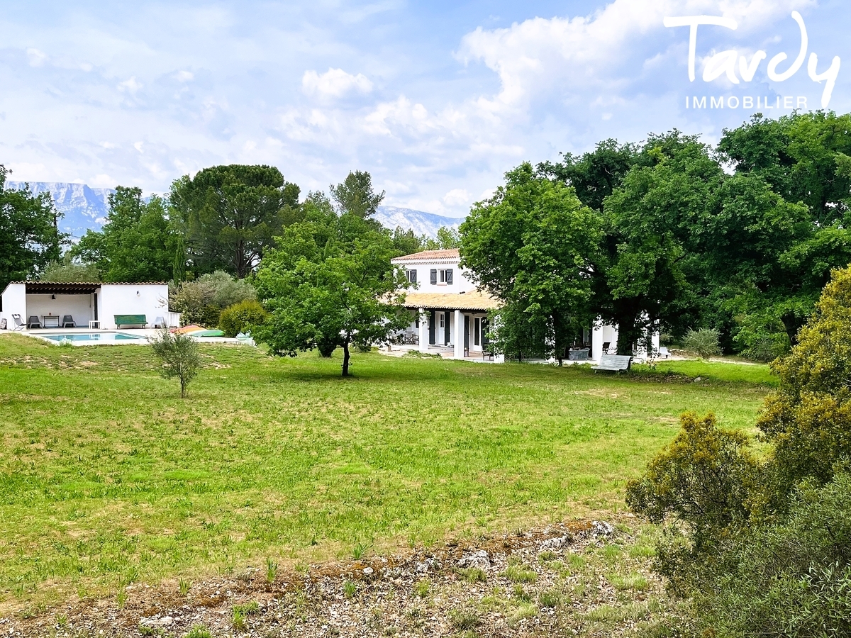 Maison de charme  - spacieuse et conviviale -  13100 AIX-EN-PROVENCE - Peynier