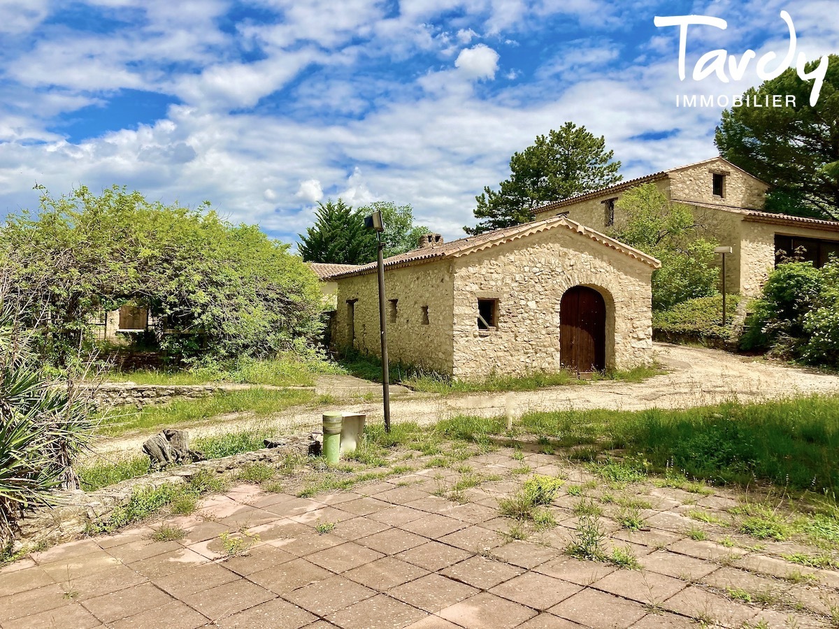 Proprit de caractre - Vue exceptionnelle Luberon et Mont Ventoux - 84400 APT - Apt - PROPRIETE FAMILIALE APT 84400