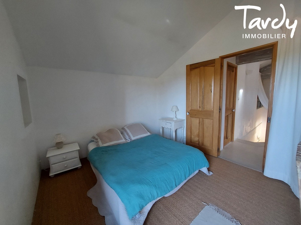Bastide contemporaine - village  pied - 84160 LOURMARIN - Lourmarin