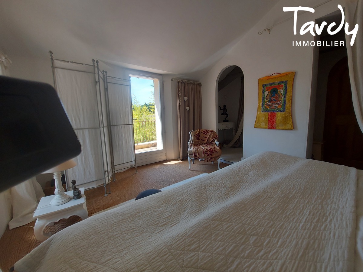 Bastide contemporaine - village  pied - 84160 LOURMARIN - Lourmarin