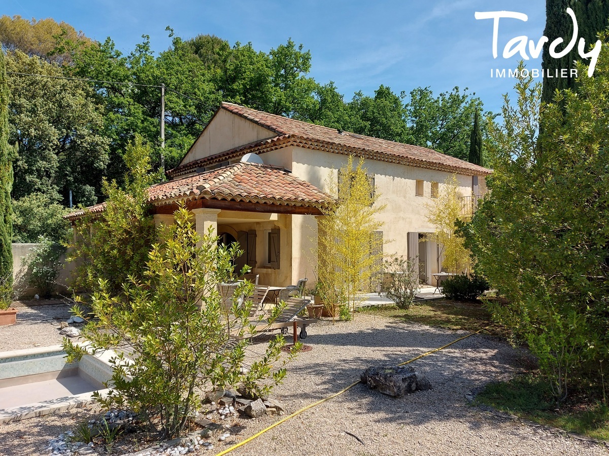 Bastide contemporaine - village  pied - 84160 LOURMARIN - Lourmarin