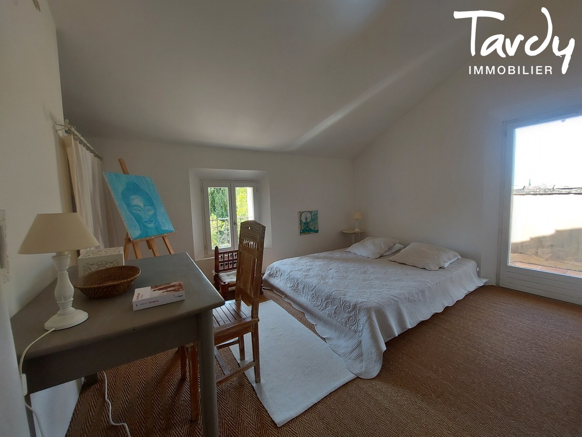 Bastide contemporaine - village  pied - 84160 LOURMARIN - Lourmarin