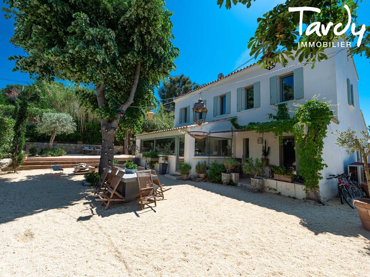 Bastide au charme intemporel - 83140 SIX-FOURS-LES-PLAGES  - Six-Fours-les-Plages - Maison charge d'histoire avec son extrieur clos et arbor