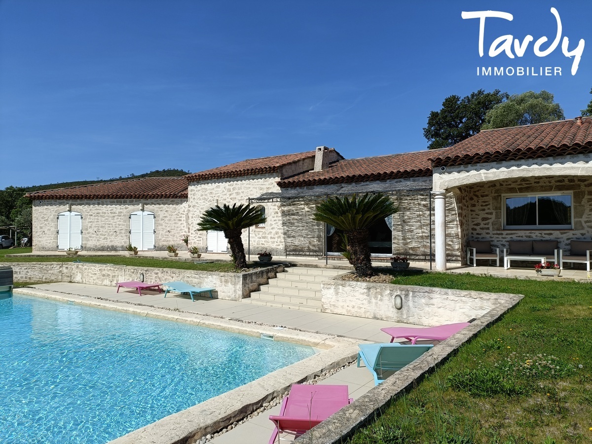 Grande Maison Familiale avec piscine  83230 BORMES LES MIMOSAS  - Bormes-les-Mimosas - Villa 4 chambres Bormes les Mimosas Vue mer Grande Piscine Tardy Immobilier