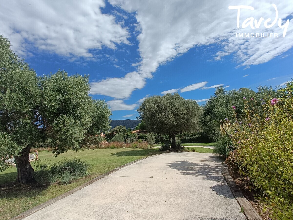 Grande Maison Familiale avec piscine  83230 BORMES LES MIMOSAS  - Bormes-les-Mimosas - Villa Cap Bnat Bormes les Mimosas Vue mer Grande Piscine Tardy Immobilier