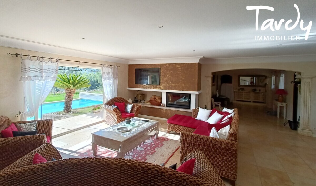 Grande Maison Familiale avec piscine  83230 BORMES LES MIMOSAS  - Bormes-les-Mimosas - Villa Grand terrain Bormes les Mimosas Vue mer Grande Piscine Tardy Immobilier