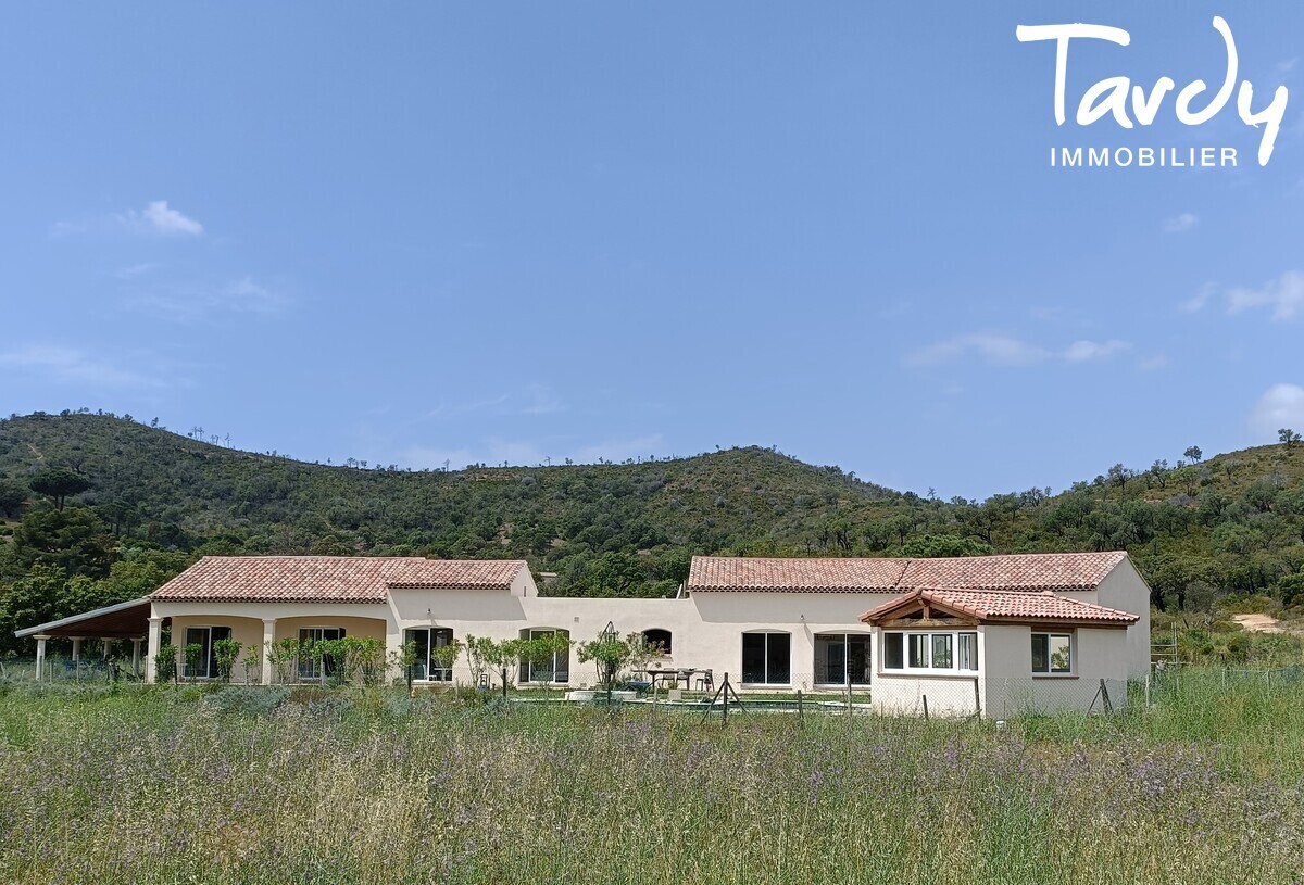 Grande provenale de plain-pied avec piscine  83230 BORMES LES MIMOSAS  - Bormes-les-Mimosas - Proprit piscine Chambres d'htes Tardy Immobilier Bormes les Mimosas