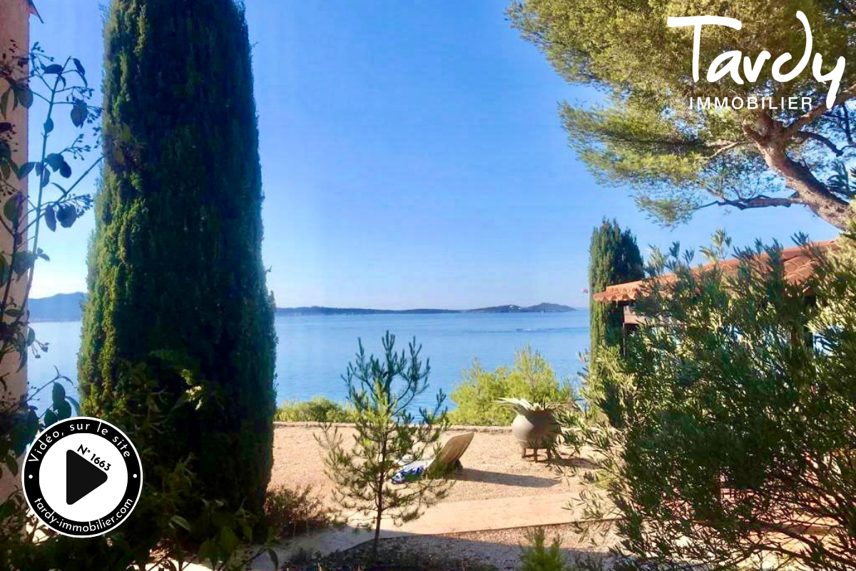 Villa pieds dans l'eau - 83110 SANARY SUR MER - Sanary-sur-Mer