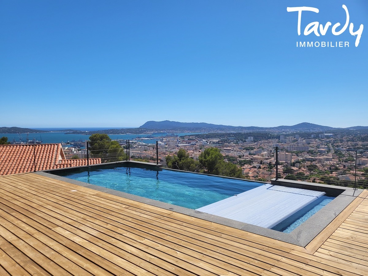 Villa récente contemporaine vue mer - 83200 TOULON - Toulon - Espace de vie lumineux ouvert sur la terrasse