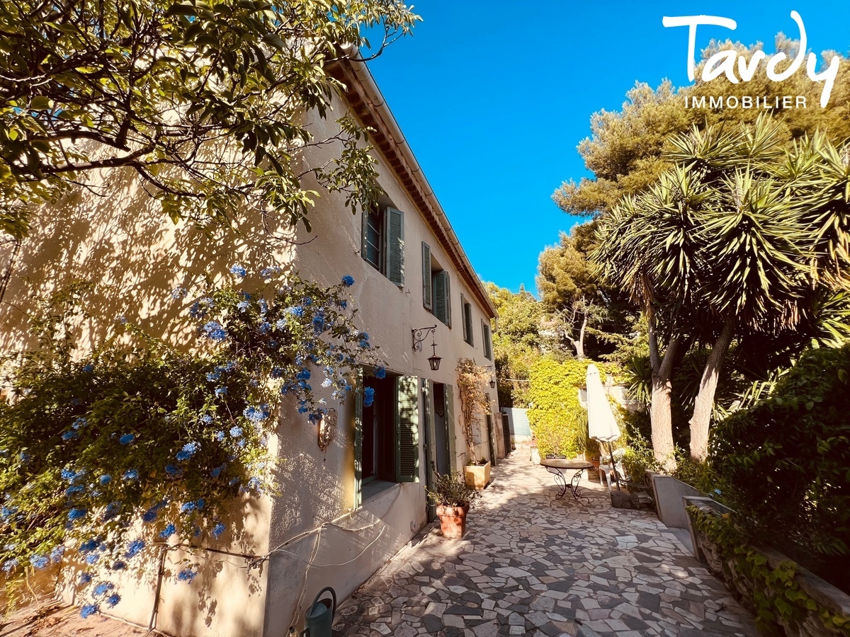 Villa ancienne, port  pieds - 13260 CASSIS - Cassis