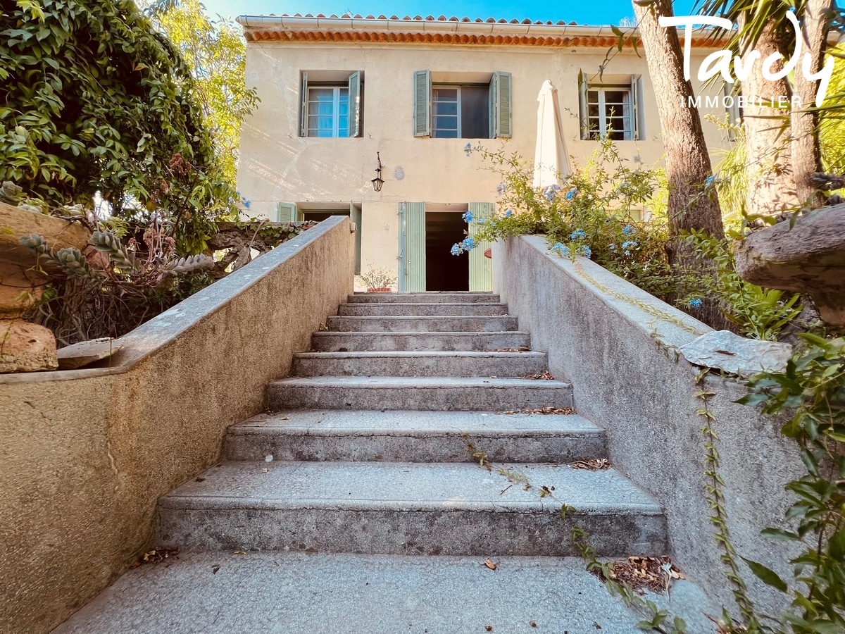 Villa ancienne, port  pieds - 13260 CASSIS - Cassis