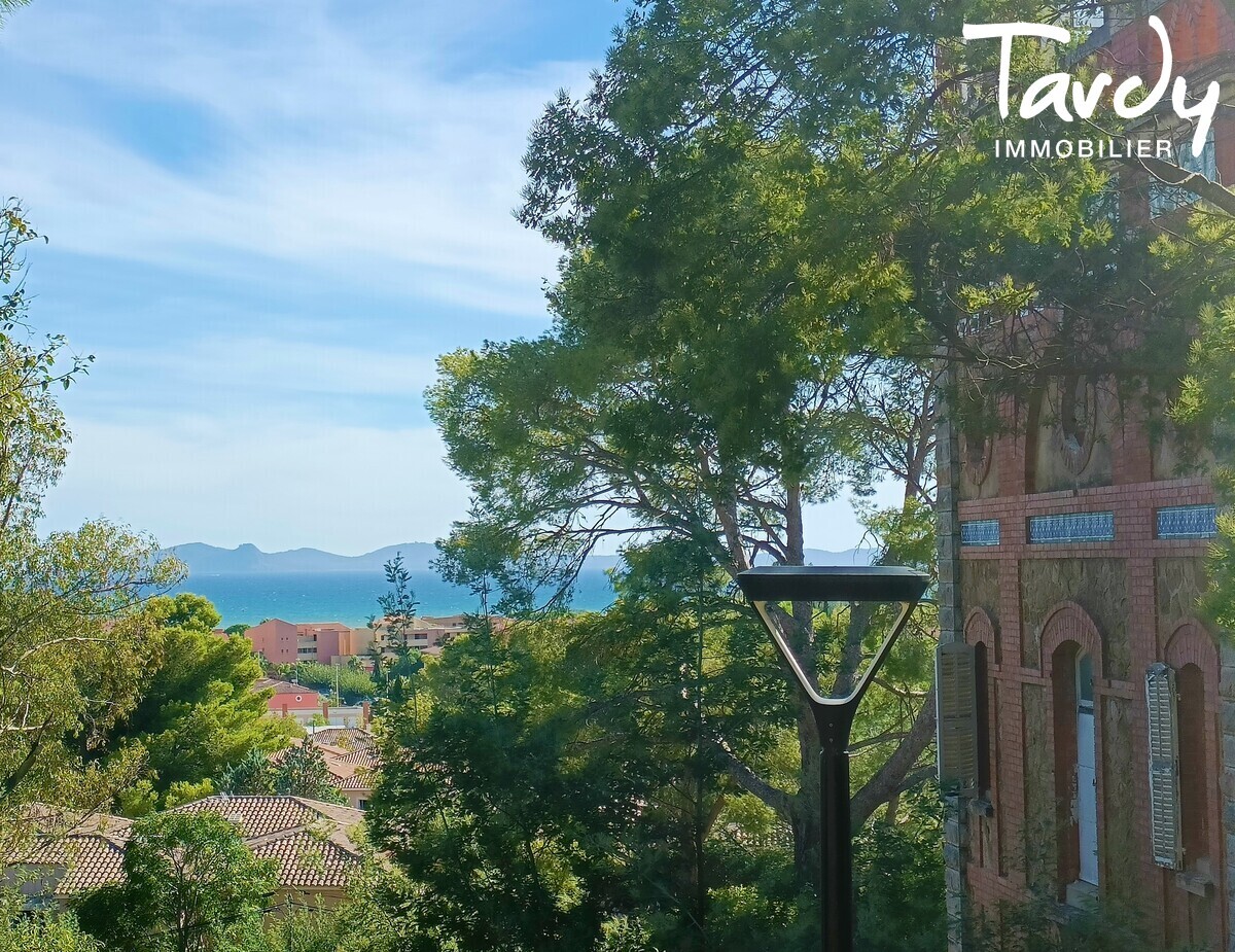 Somptueux Appartement T4 Vue mer Chteau Horace Vernet  83250 LA LONDE LES MAURES - La Londe-les-Maures - Appartement T4 Vue mer Chteau avec Terrasse Tardy Immobilier Var