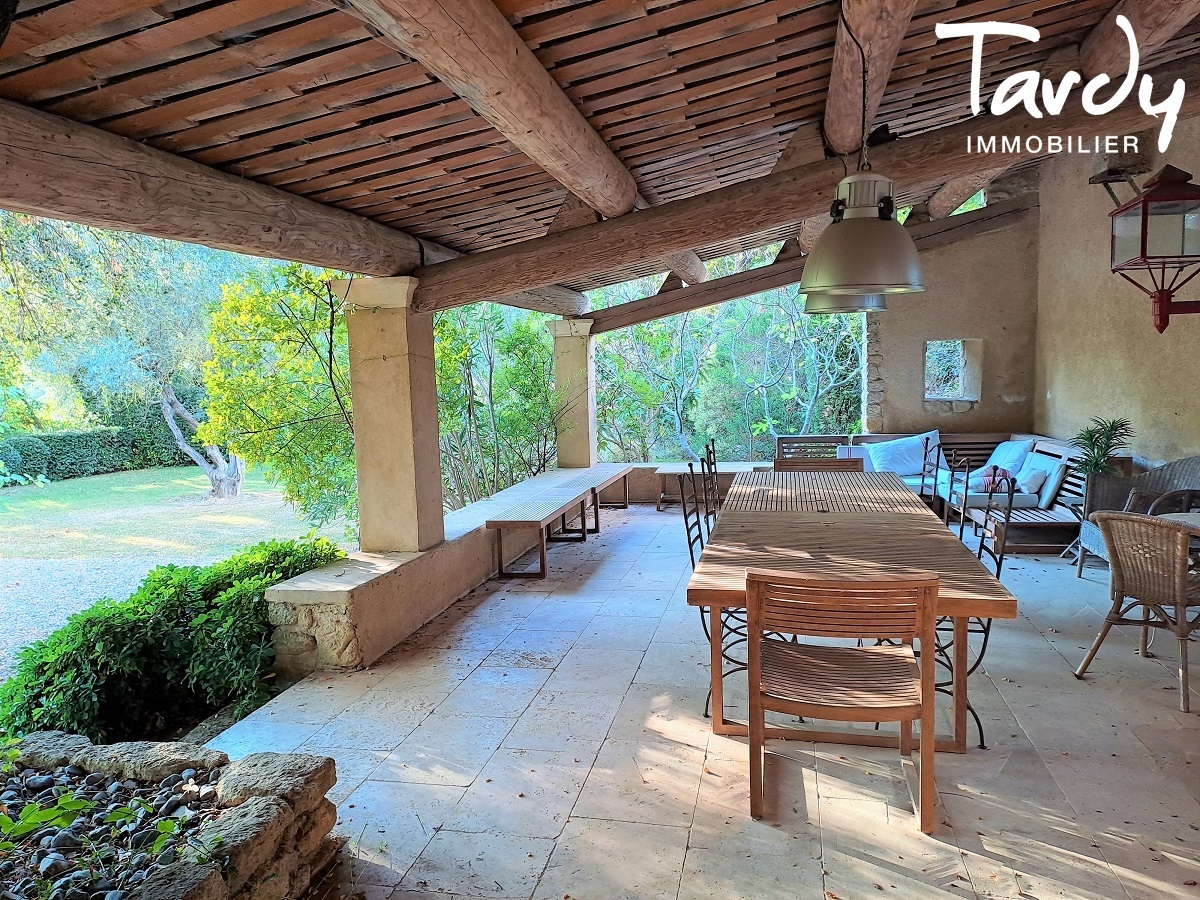Mas en pierre avec maison d'amis - Charme de l'ancien - 84160 LOURMARIN - Vaugines