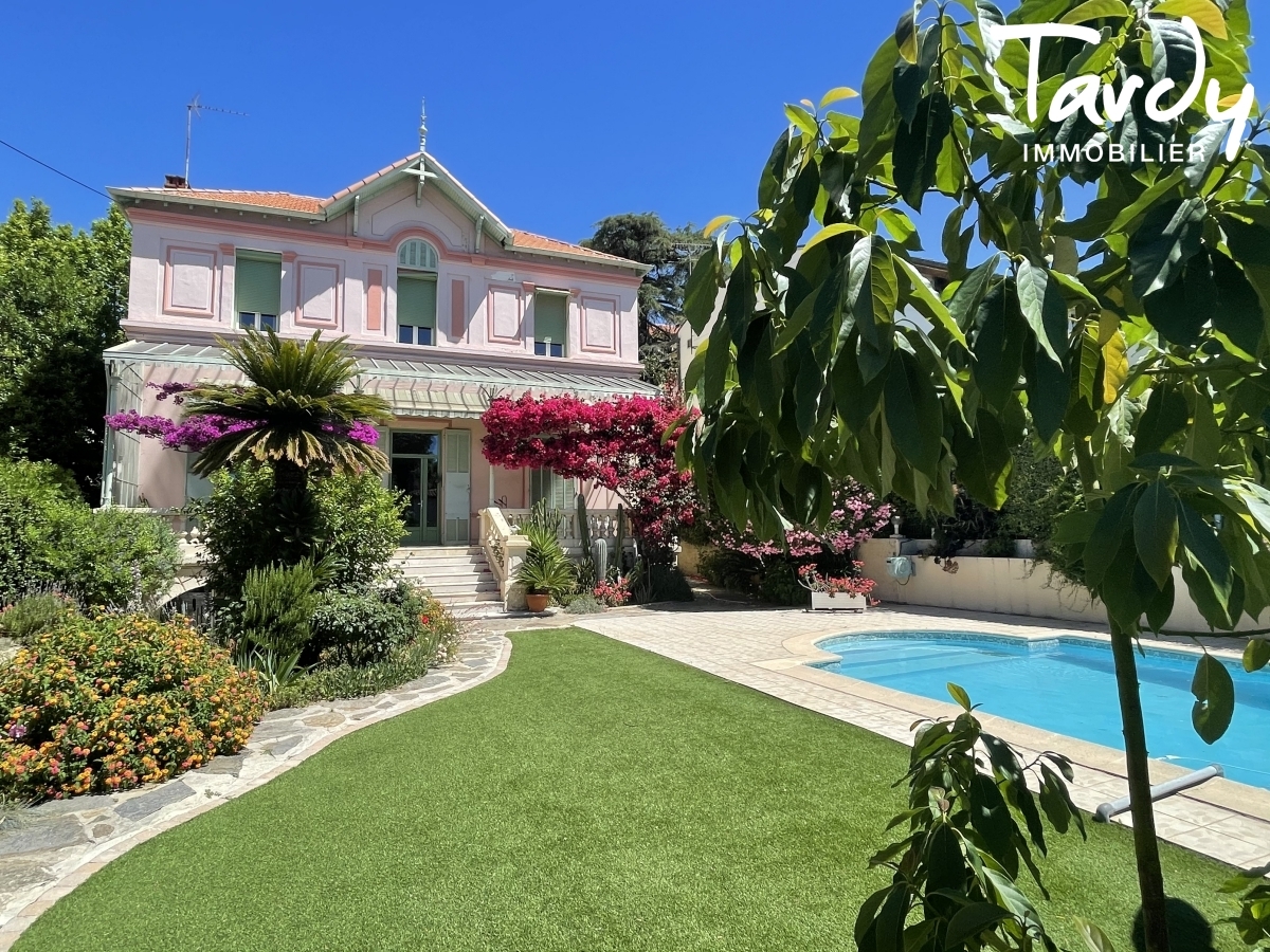 Maison bourgeoise, centre-ville - 83400 HYERES - Hyres