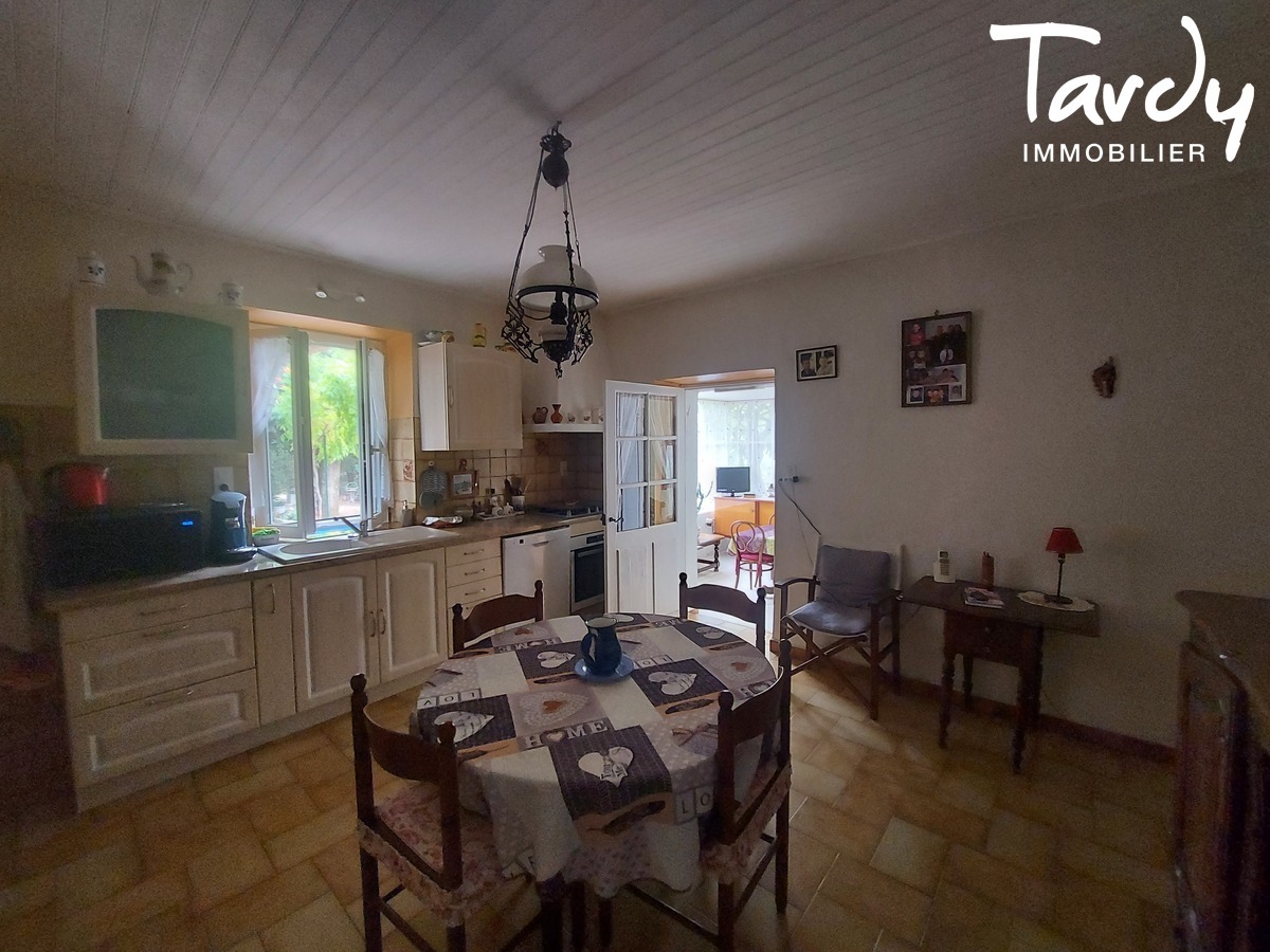 Proprit viticole - authentique mas ancien - 84120 MIRABEAU - Lourmarin