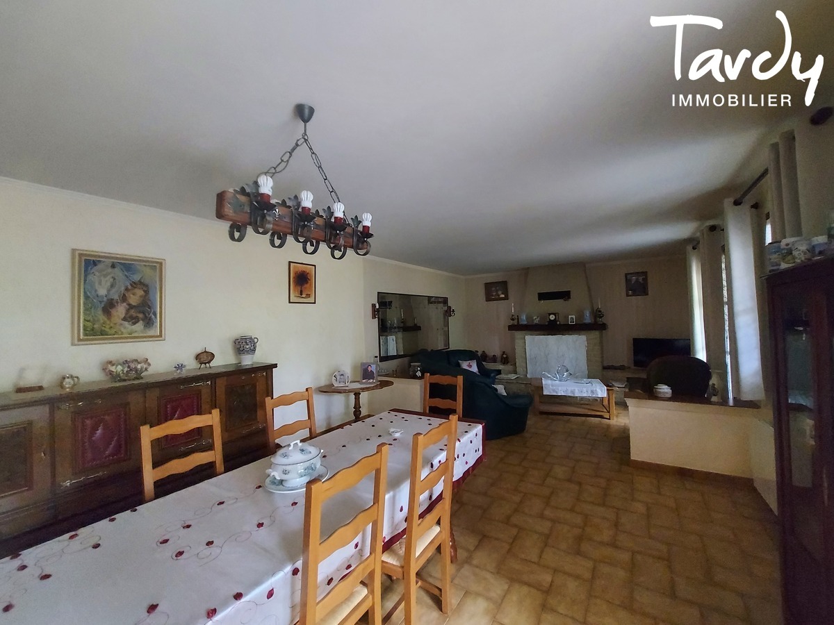 Proprit viticole - authentique mas ancien - 84120 MIRABEAU - Lourmarin