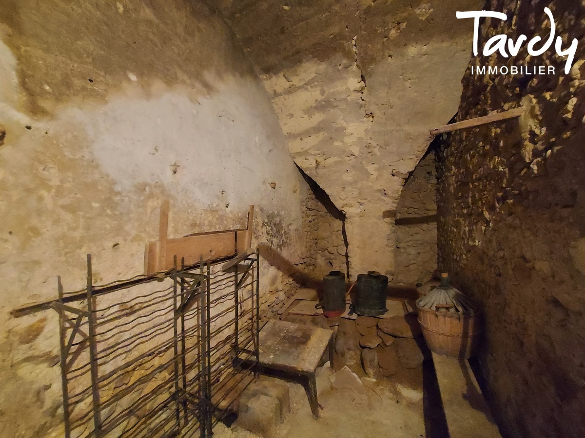 Proprit viticole - authentique mas ancien - 84120 MIRABEAU - Lourmarin