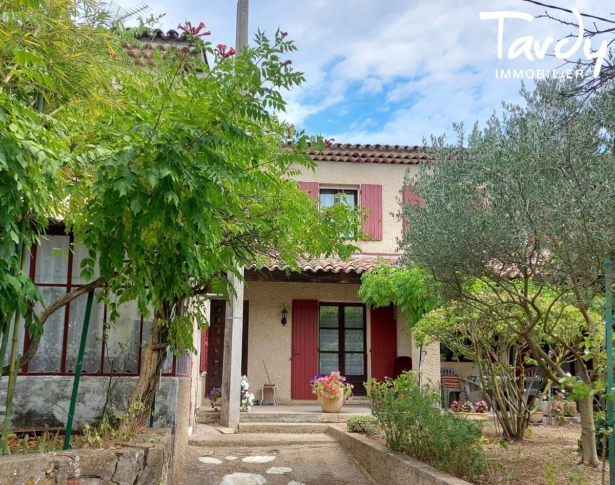 Proprit viticole - authentique mas ancien - 84120 MIRABEAU - Lourmarin