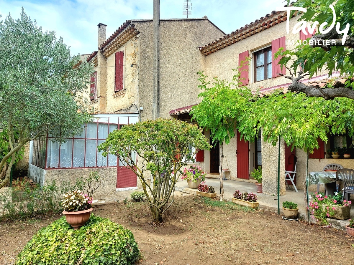 Proprit viticole - authentique mas ancien - 84120 MIRABEAU - Lourmarin