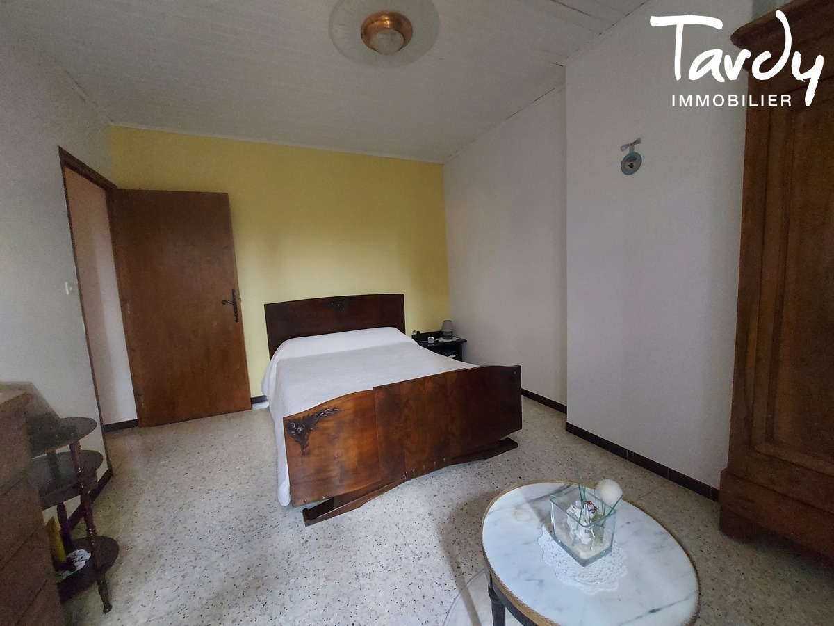 Proprit viticole - authentique mas ancien - 84120 MIRABEAU - Lourmarin