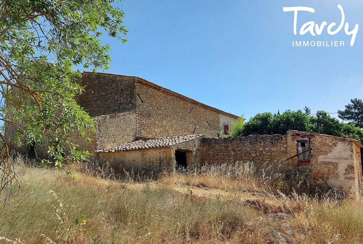 Proprit viticole - authentique mas ancien - 84120 MIRABEAU - Lourmarin