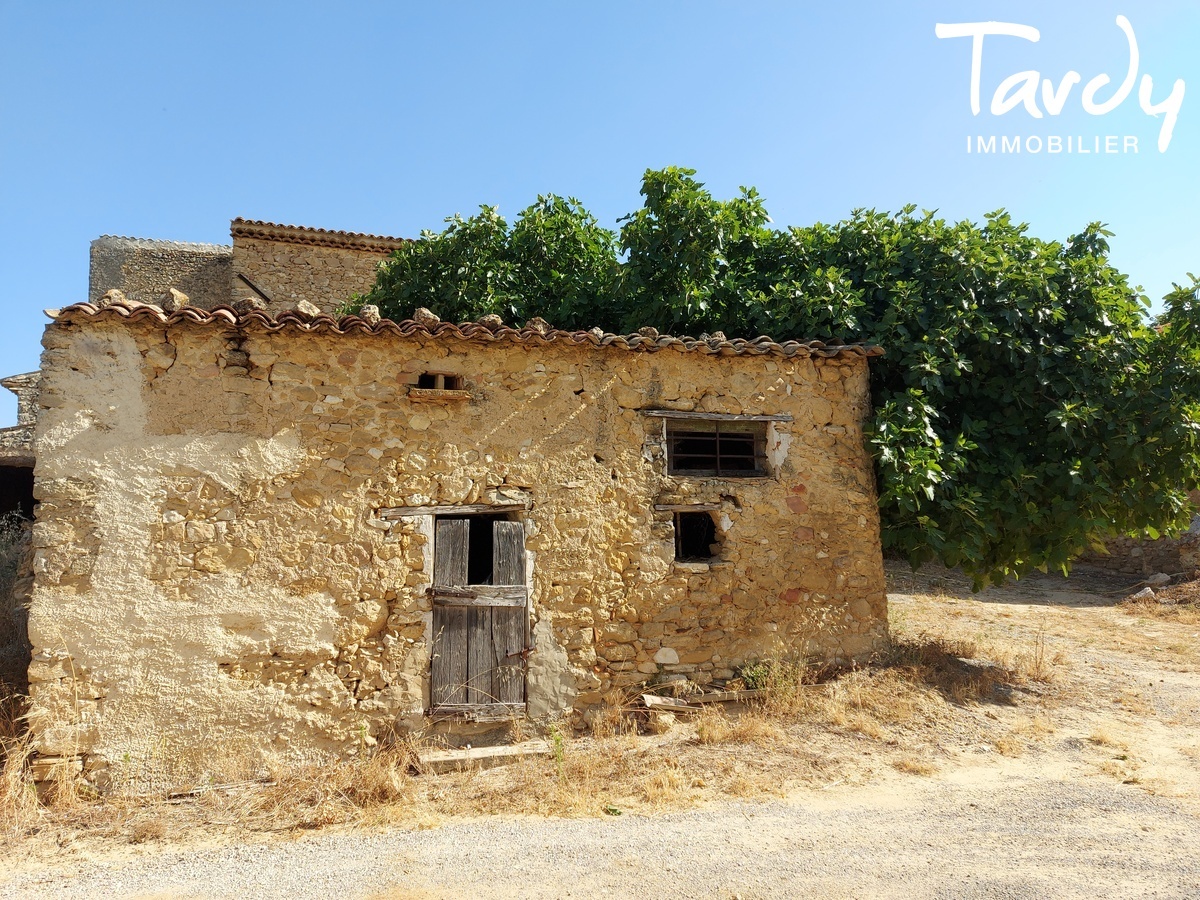 Proprit viticole - authentique mas ancien - 84120 MIRABEAU - Lourmarin
