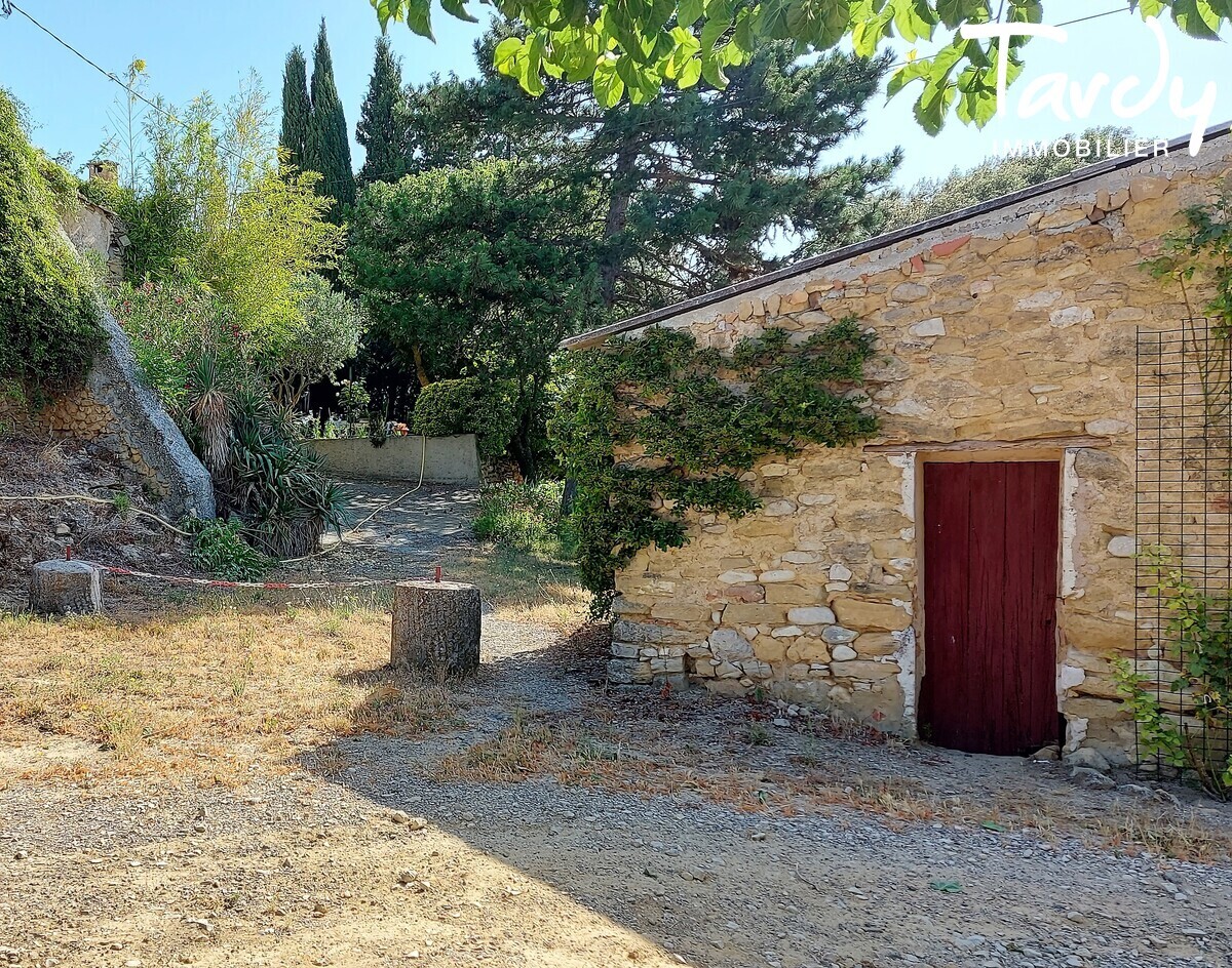 Propriété viticole - authentique mas ancien - 84120 MIRABEAU - Lourmarin