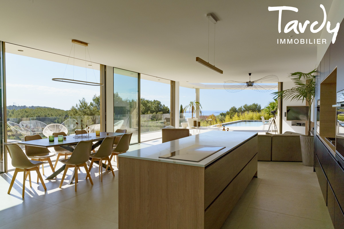 Ultra-contemporaine, vue mer, FNR - 83150 BANDOL - Bandol - Villa graphique d'architecte à Bandol Tardy