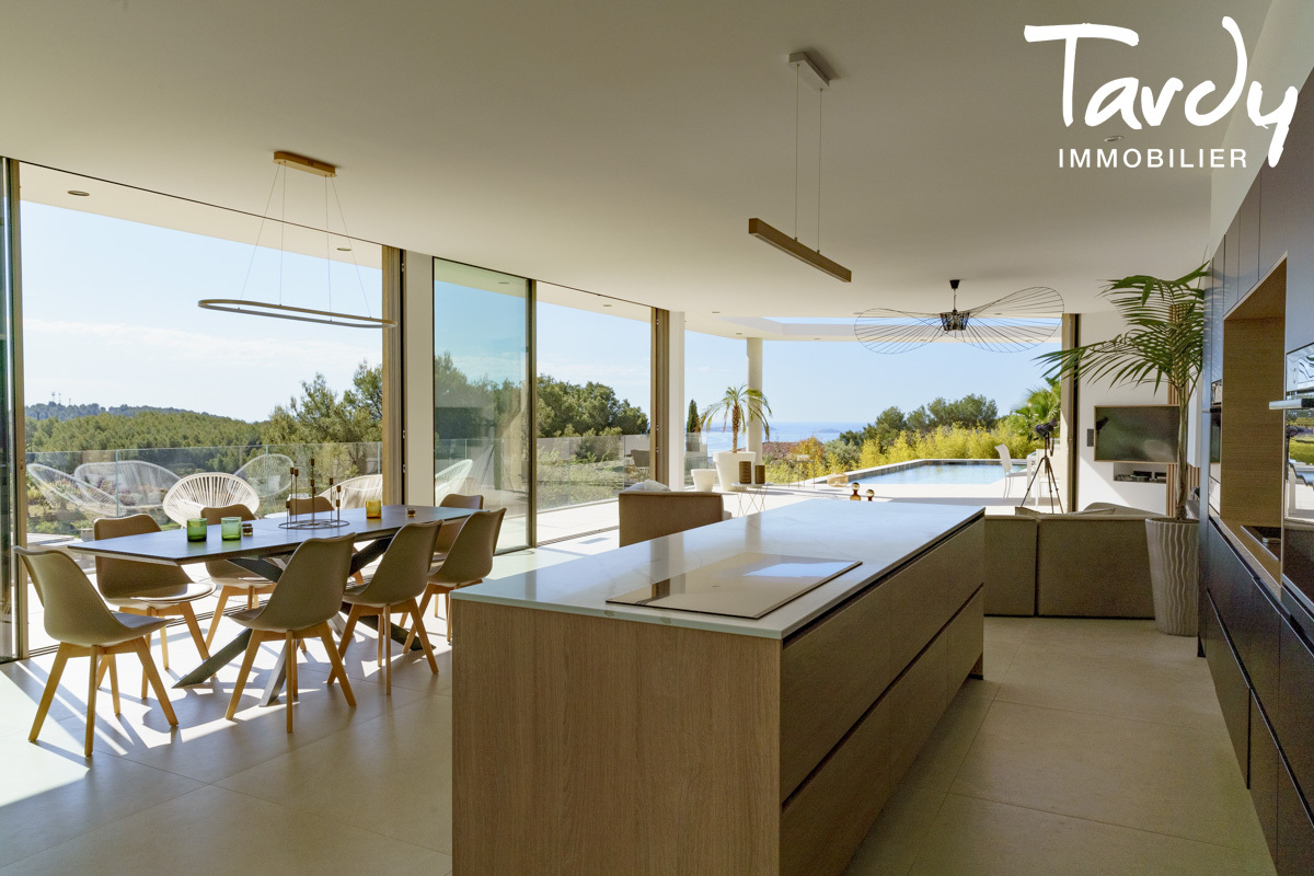 Ultra-contemporaine, vue mer, FNR - 83150 BANDOL - Bandol - Villa graphique d'architecte  Bandol Tardy