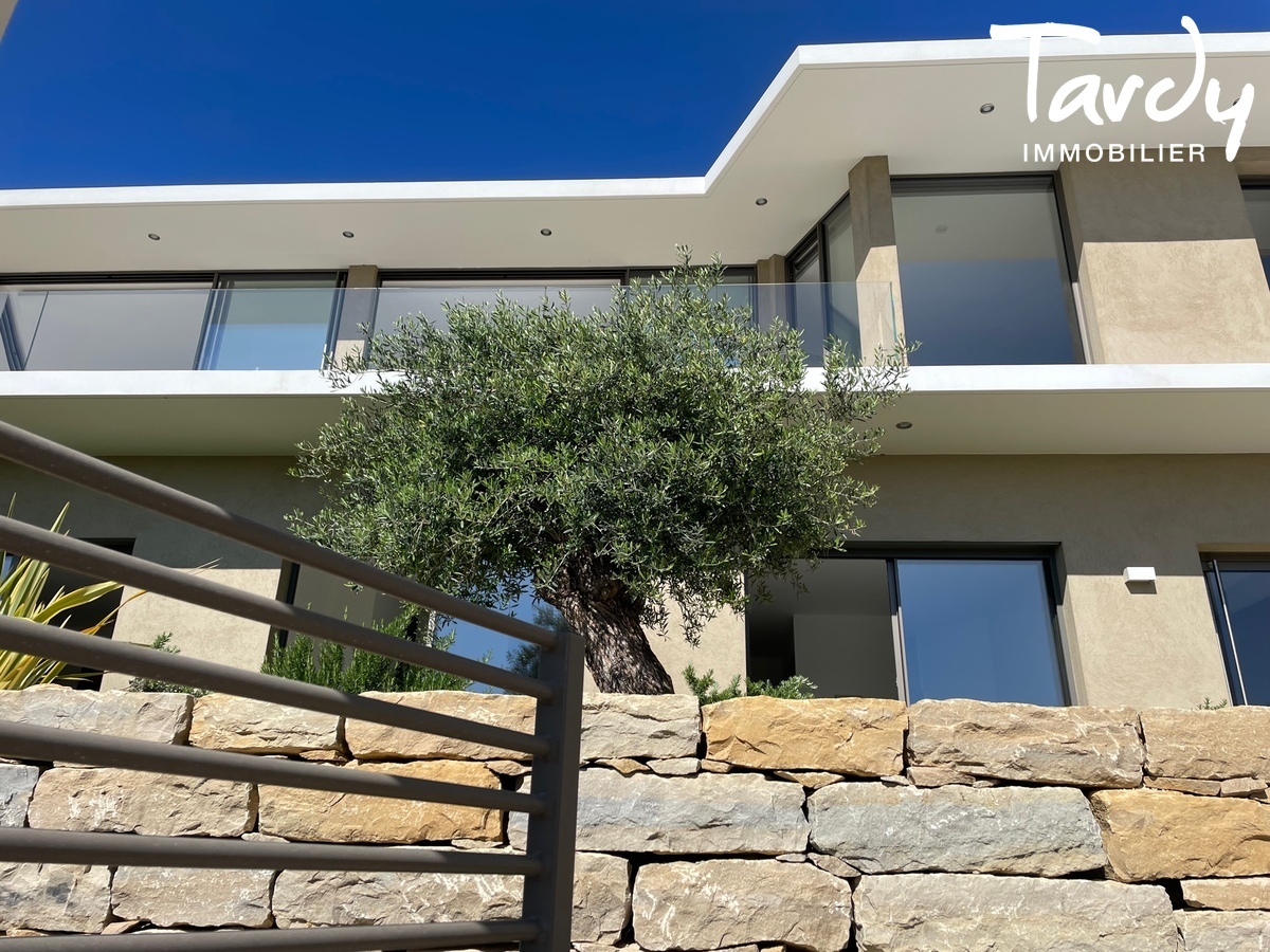 Ultra-contemporaine, vue mer, FNR - 83150 BANDOL - Bandol - Contemporaine vue mer Bandol Tardy Immobilier