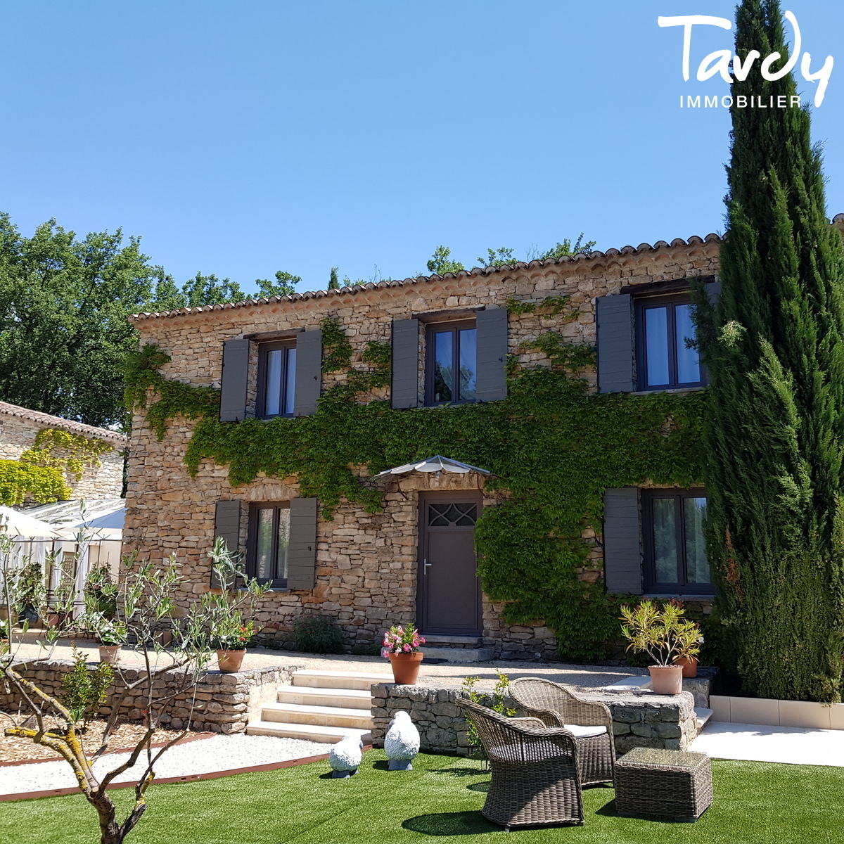 Mas en pierre au pied du Luberon - 84220 GORDES - Gordes - PROPRIETE DE CARACTERE LUBERON 84220 GORDES