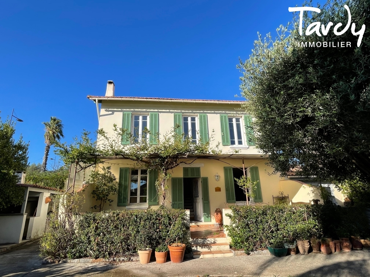 Bastide centre ville, plage  pieds - 83320 CARQUEIRANNE - Carqueiranne - Bastide Carqueiranne Tardy immobilier