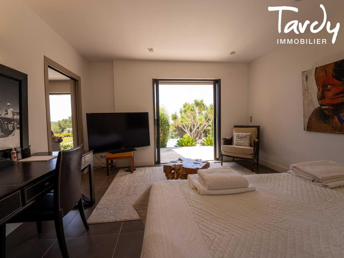 Villa plain pied, vue mer, terrain plat - 83110 SANARY-SUR-MER - Sanary-sur-Mer