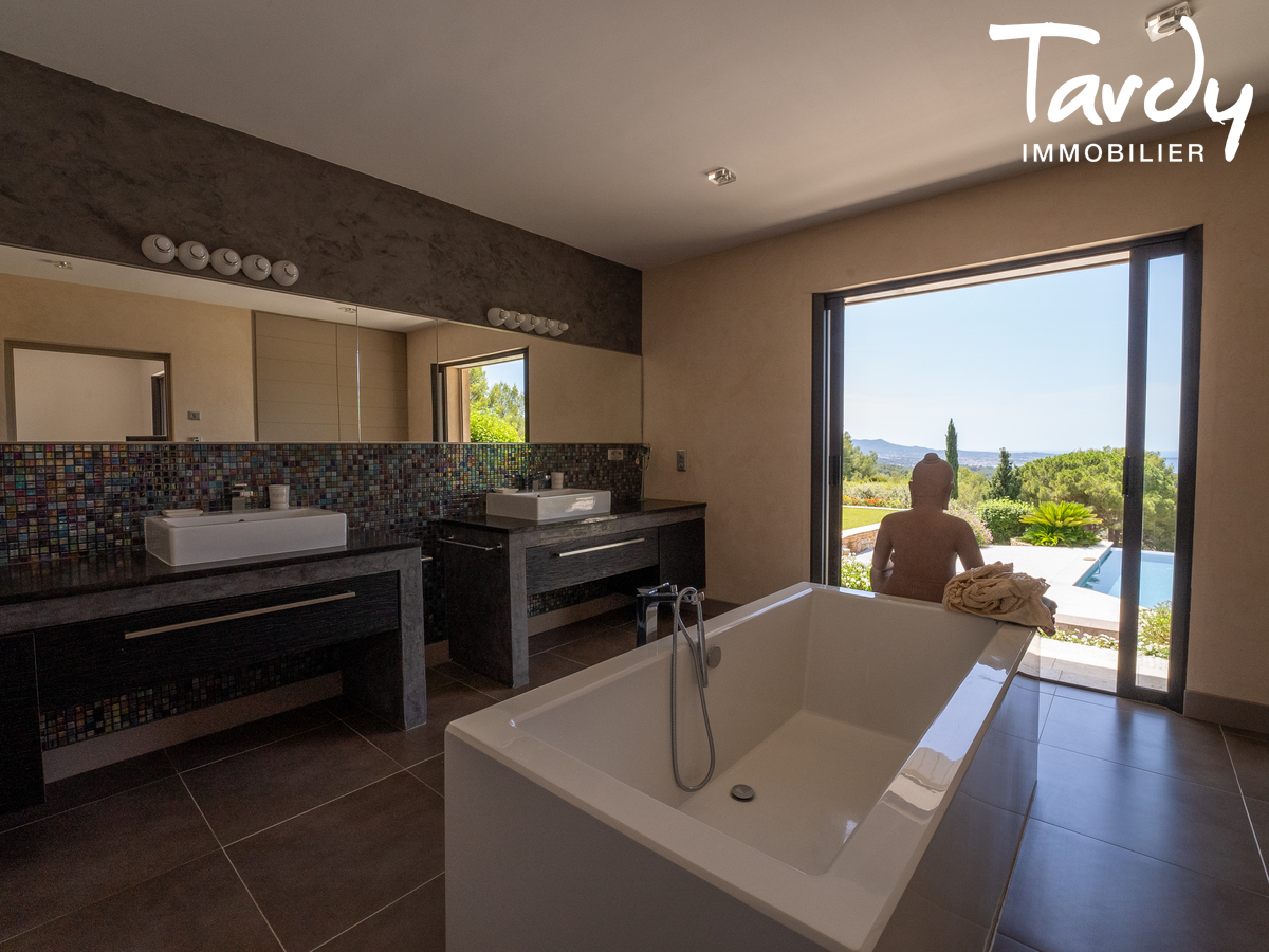 Villa plain pied, vue mer, terrain plat - 83110 SANARY-SUR-MER - Sanary-sur-Mer