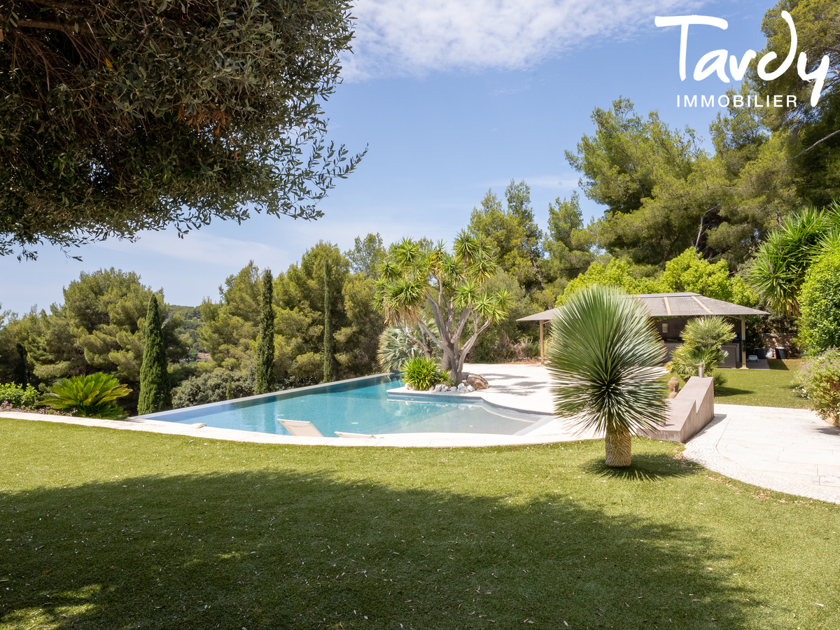 Villa plain pied, vue mer, terrain plat - 83110 SANARY-SUR-MER - Sanary-sur-Mer - Villa rcente avec vue mer sur Sanary sur Mer Tardy Immobilier