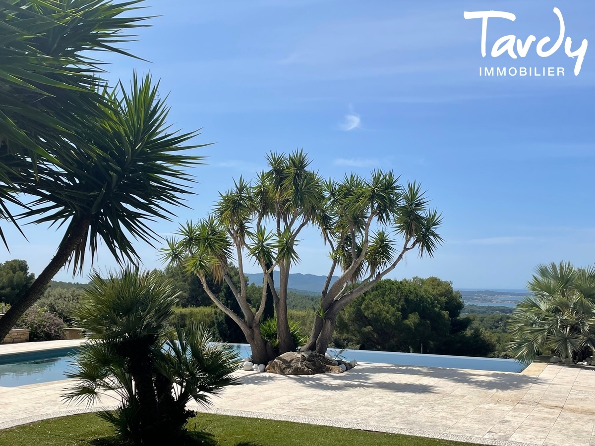 Villa plain pied, vue mer, terrain plat - 83110 SANARY-SUR-MER - Sanary-sur-Mer