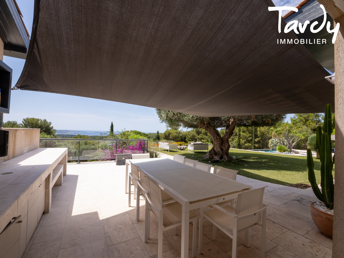 Villa plain pied, vue mer, terrain plat - 83110 SANARY-SUR-MER - Sanary-sur-Mer