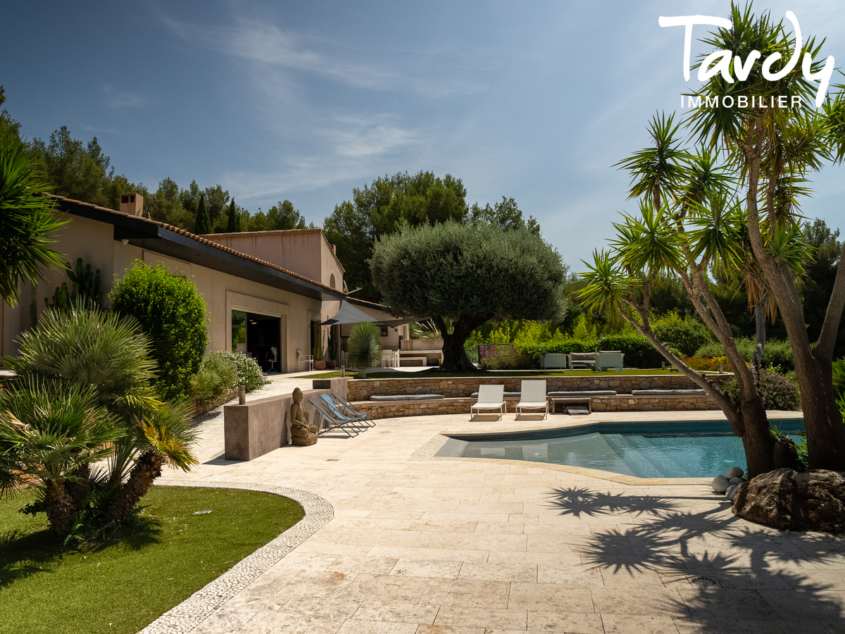 Villa plain pied, vue mer, terrain plat - 83110 SANARY-SUR-MER - Sanary-sur-Mer - Villa plain pied sur terrain plat avec vue mer  Sanary sur Mer, Tardy Immobilier