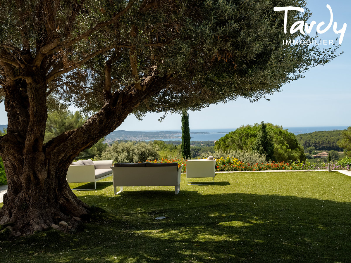 Villa plain pied, vue mer, terrain plat - 83110 SANARY-SUR-MER - Sanary-sur-Mer - Villa plain pied vue mer et iles sanary sur mer, Tardy immobilier