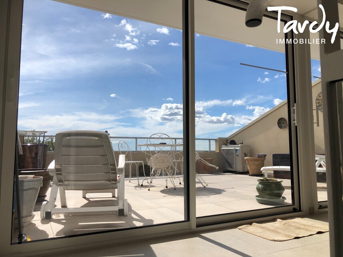 Appartement dernier tage - Vue Golf - 13090 AIX-EN-PROVENCE - Aix-en-Provence