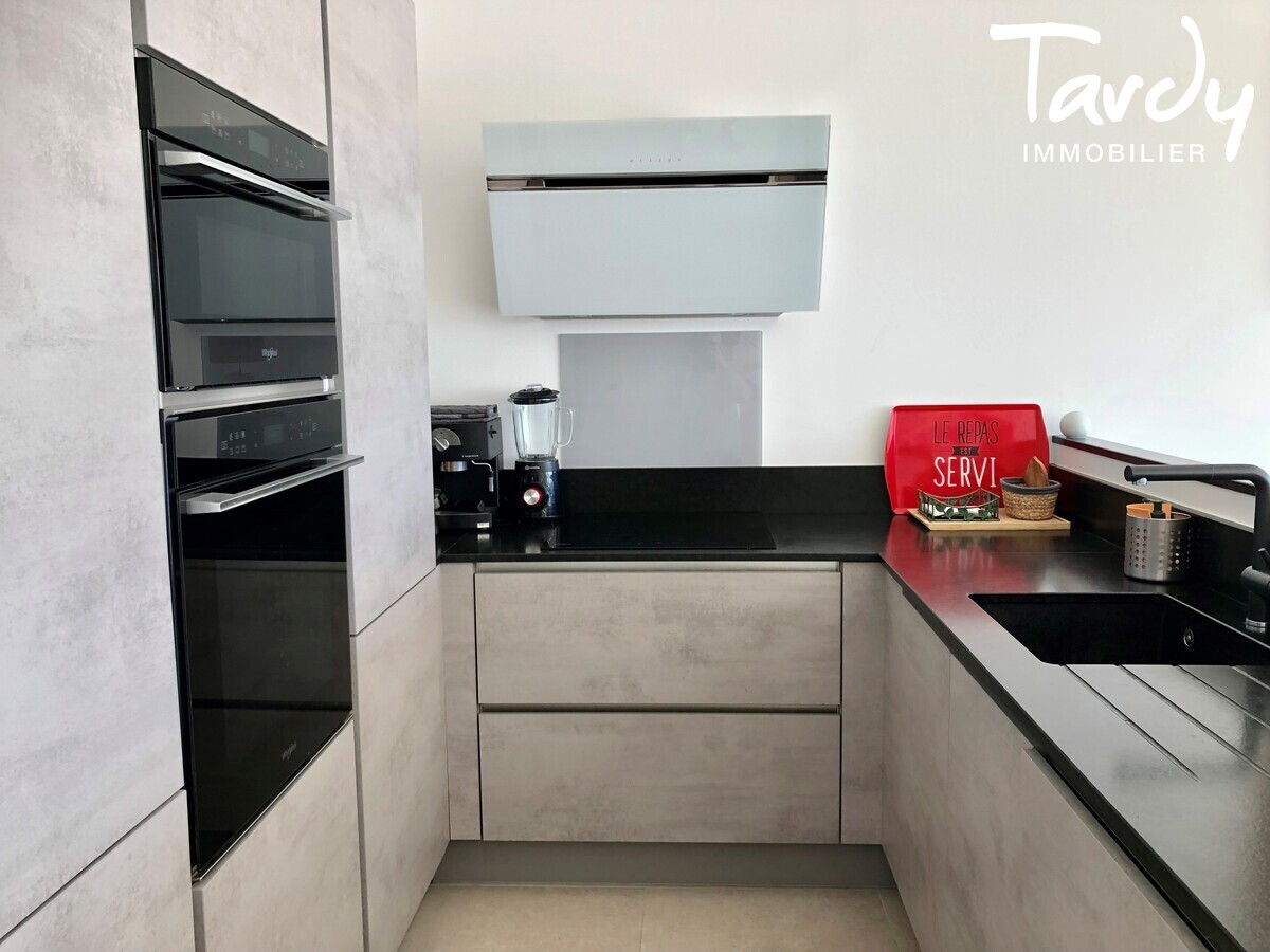 Appartement dernier tage - Vue Golf - 13090 AIX-EN-PROVENCE - Aix-en-Provence