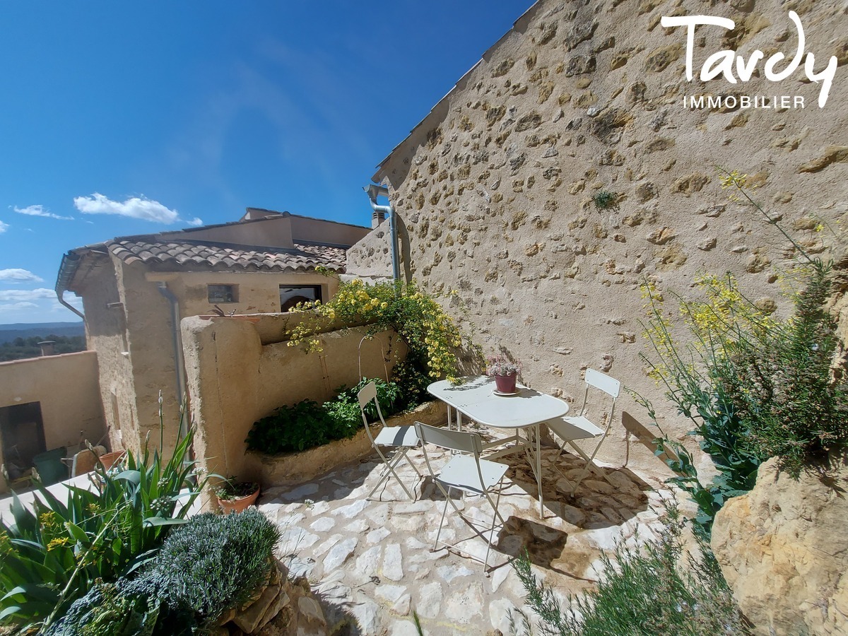 Maison de village en pierre - Centre. Jardin et garage - 84160 VAUGINES - Lourmarin - Maison en pierres Lourmarin