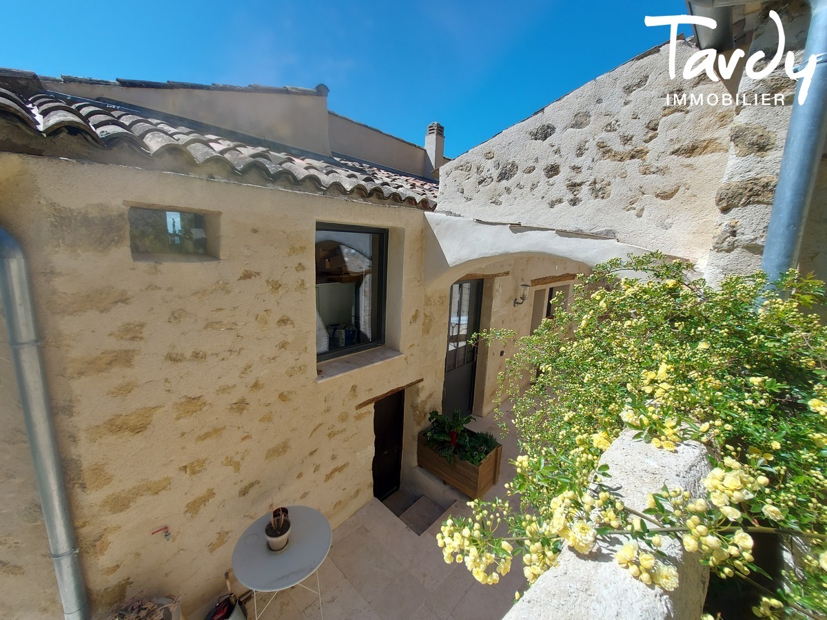 Maison de village en pierre - Centre. Jardin et garage - 84160 VAUGINES - Lourmarin - Maison de village de caractre avec  jardin et vue