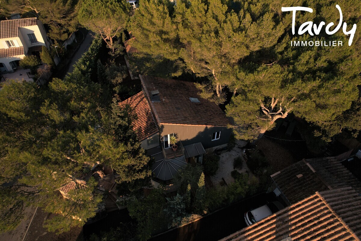 Villa atypique avec vue - 30400 VILLENEUVE LES AVIGNON - Villeneuve-ls-Avignon