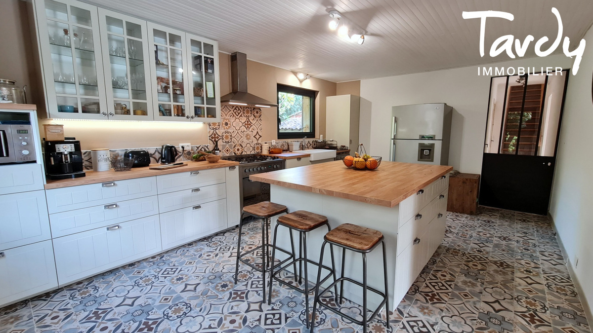 Demeure provenale vue nature - 84000 AVIGNON - Aramon