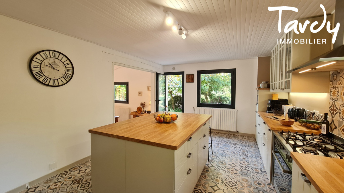 Demeure provenale vue nature - 84000 AVIGNON - Aramon