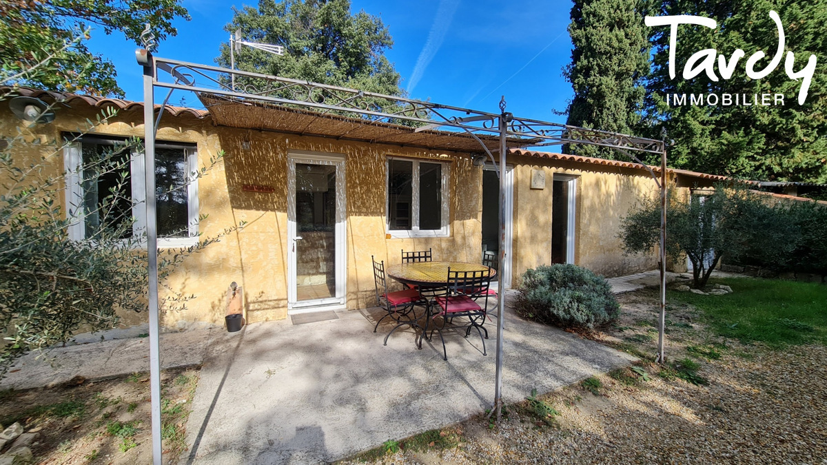 Demeure provenale vue nature - 84000 AVIGNON - Aramon