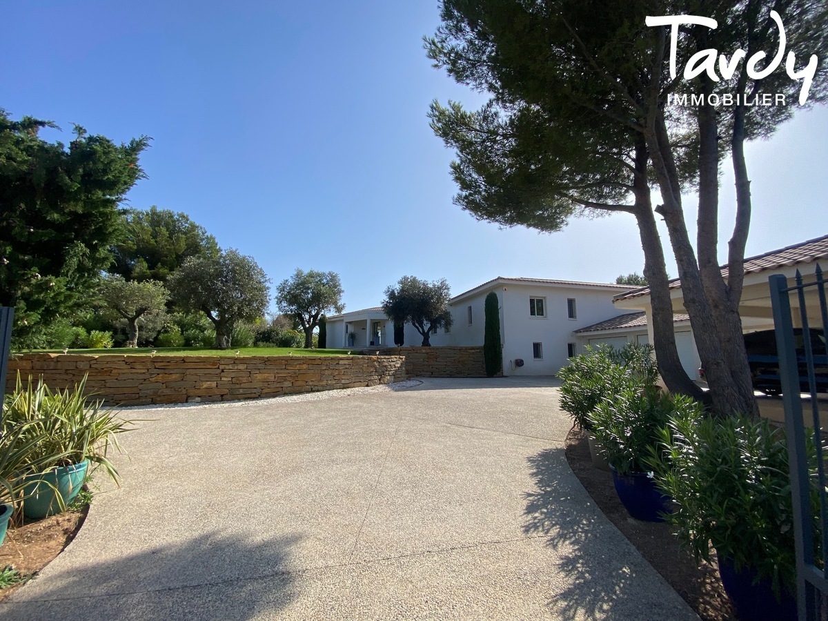 Plain-pied vue mer et collines, terrain plat - 83190 OLLIOULES - Sanary-sur-Mer