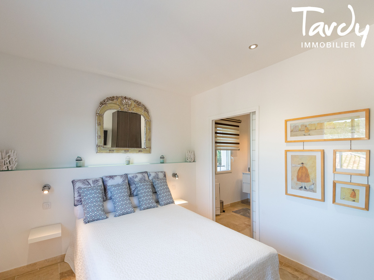 Plain-pied vue mer et collines, terrain plat - 83190 OLLIOULES - Sanary-sur-Mer